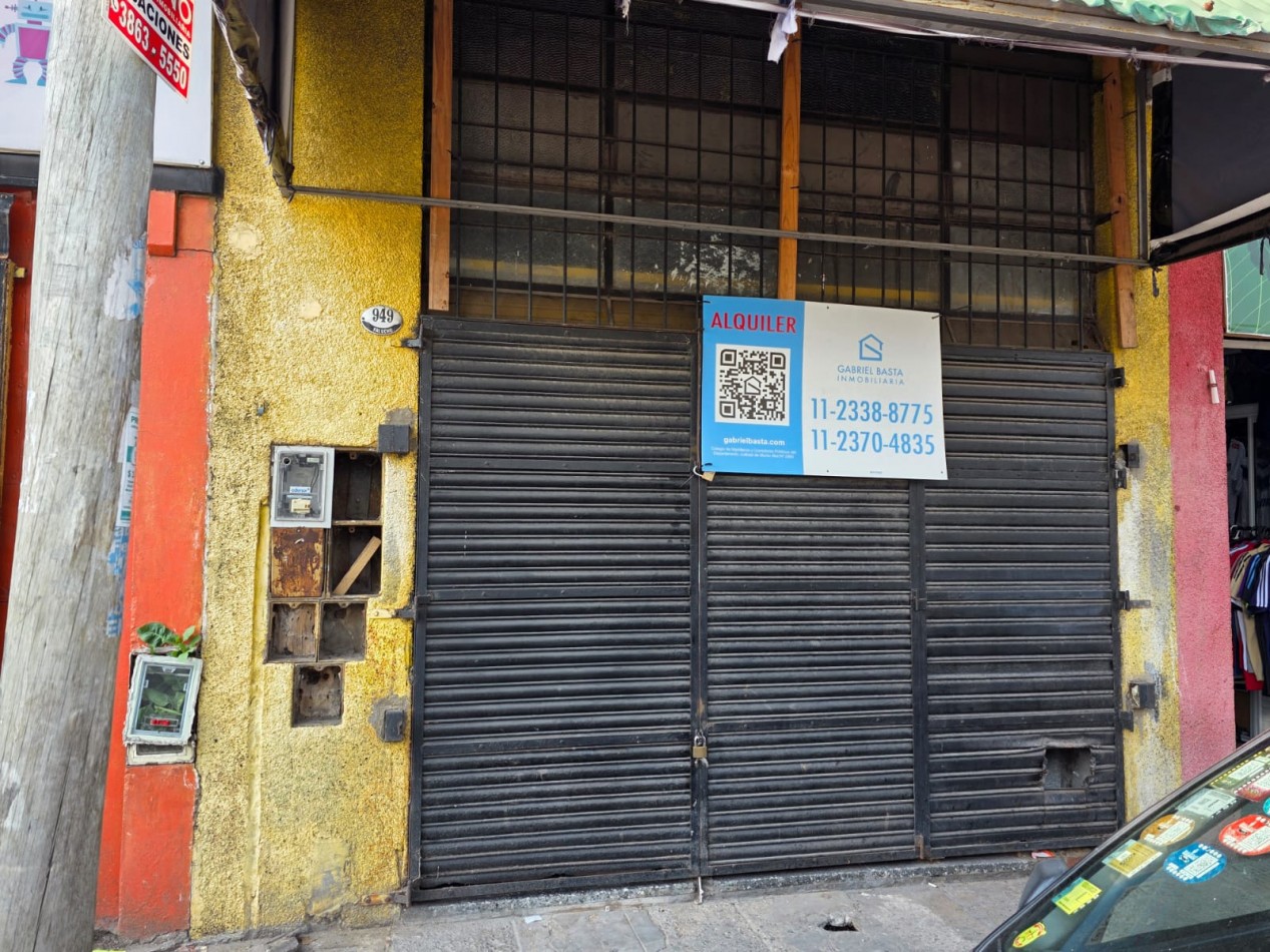 Local frente a estacion de omnibus de Merlo