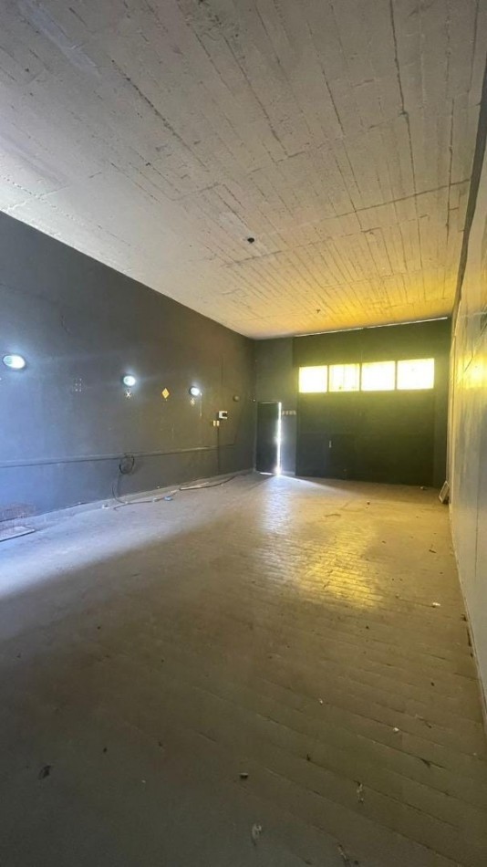 Local comercial o deposito sobre Av de la Calle Real