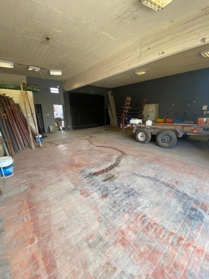 Local comercial o deposito sobre Av de la Calle Real