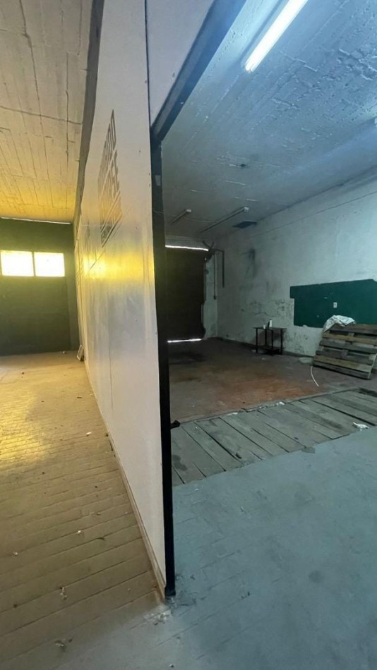 Local comercial o deposito sobre Av de la Calle Real