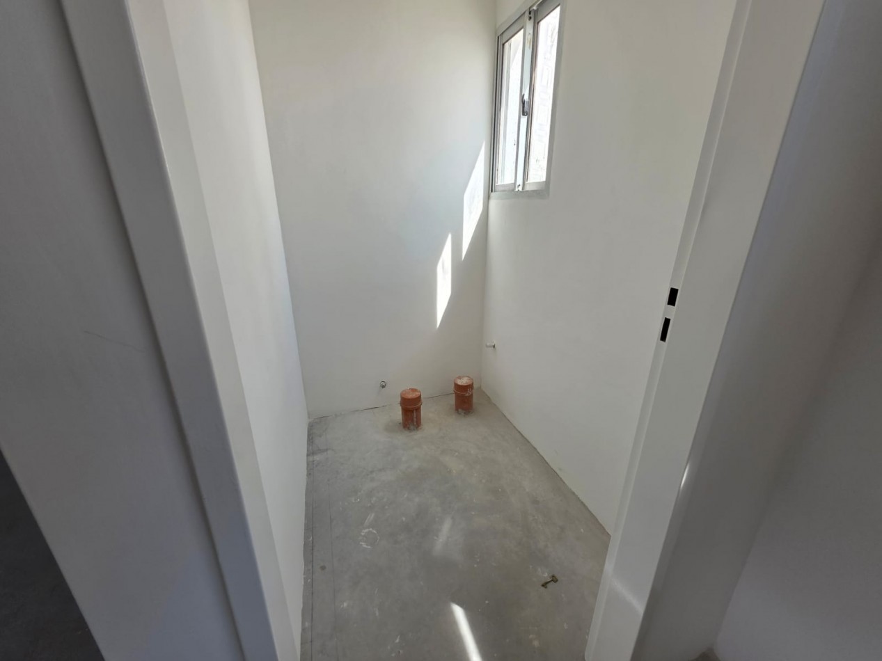 Importante local sobre Avenida Calle Real al 1500 en Merlo