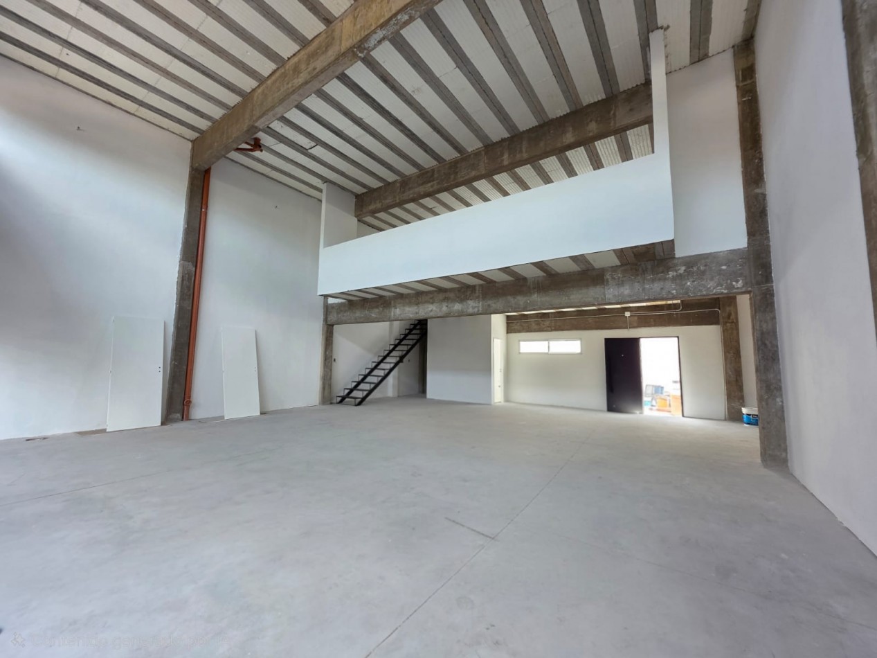 Importante local sobre Avenida Calle Real al 1500 en Merlo