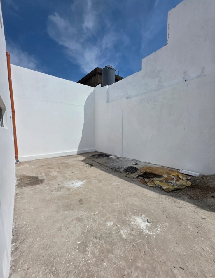 Importante local sobre Avenida Calle Real al 1500 en Merlo