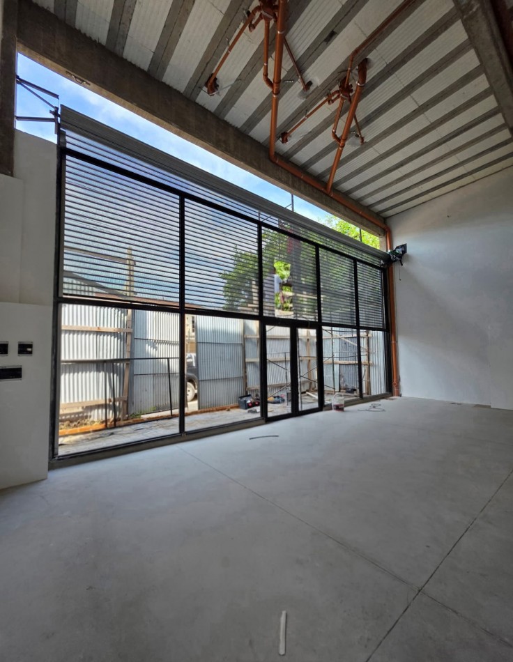 Importante local sobre Avenida Calle Real al 1500 en Merlo