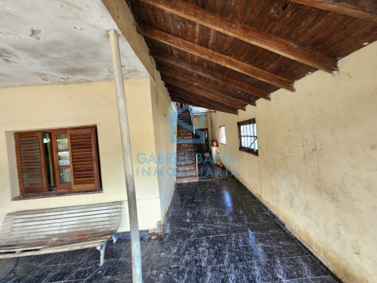 Casa con departamento en planta alta a refaccionar