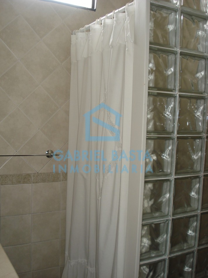 Casa con patio y pileta