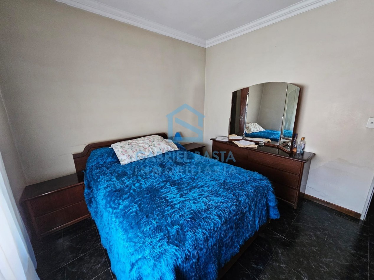 Casa con departamento al fondo