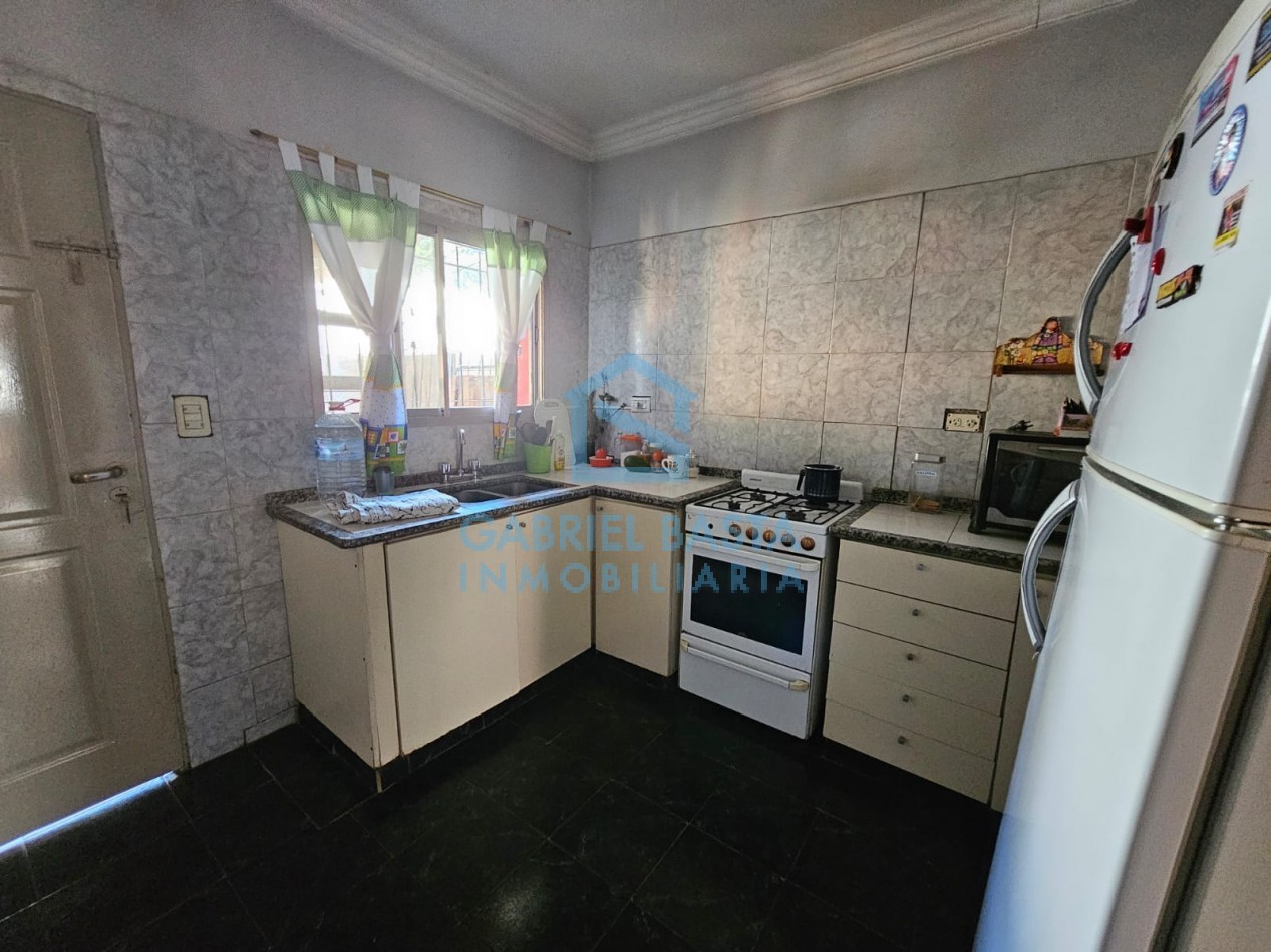 Casa con departamento al fondo