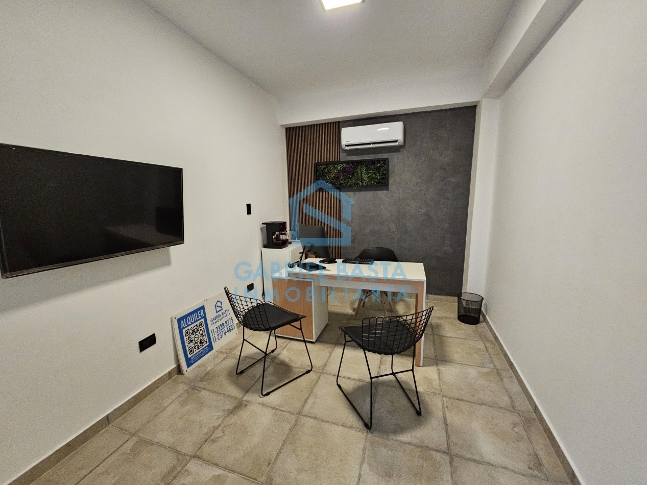 Oficina Refaccionada a nueva sobre avenida