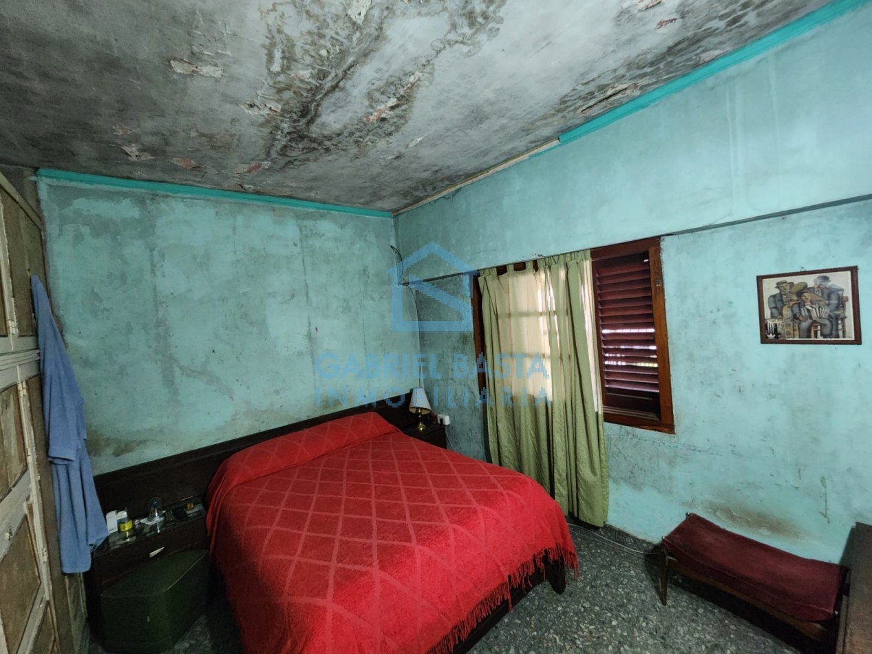 Casa con departamento en planta alta a refaccionar