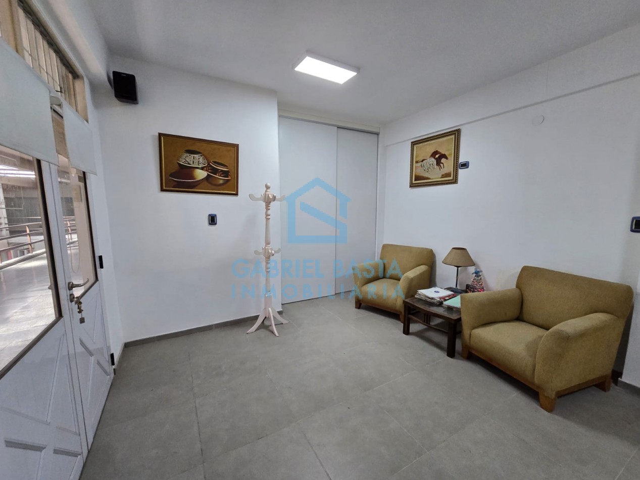 Oficina en Merlo centro sobre avenida