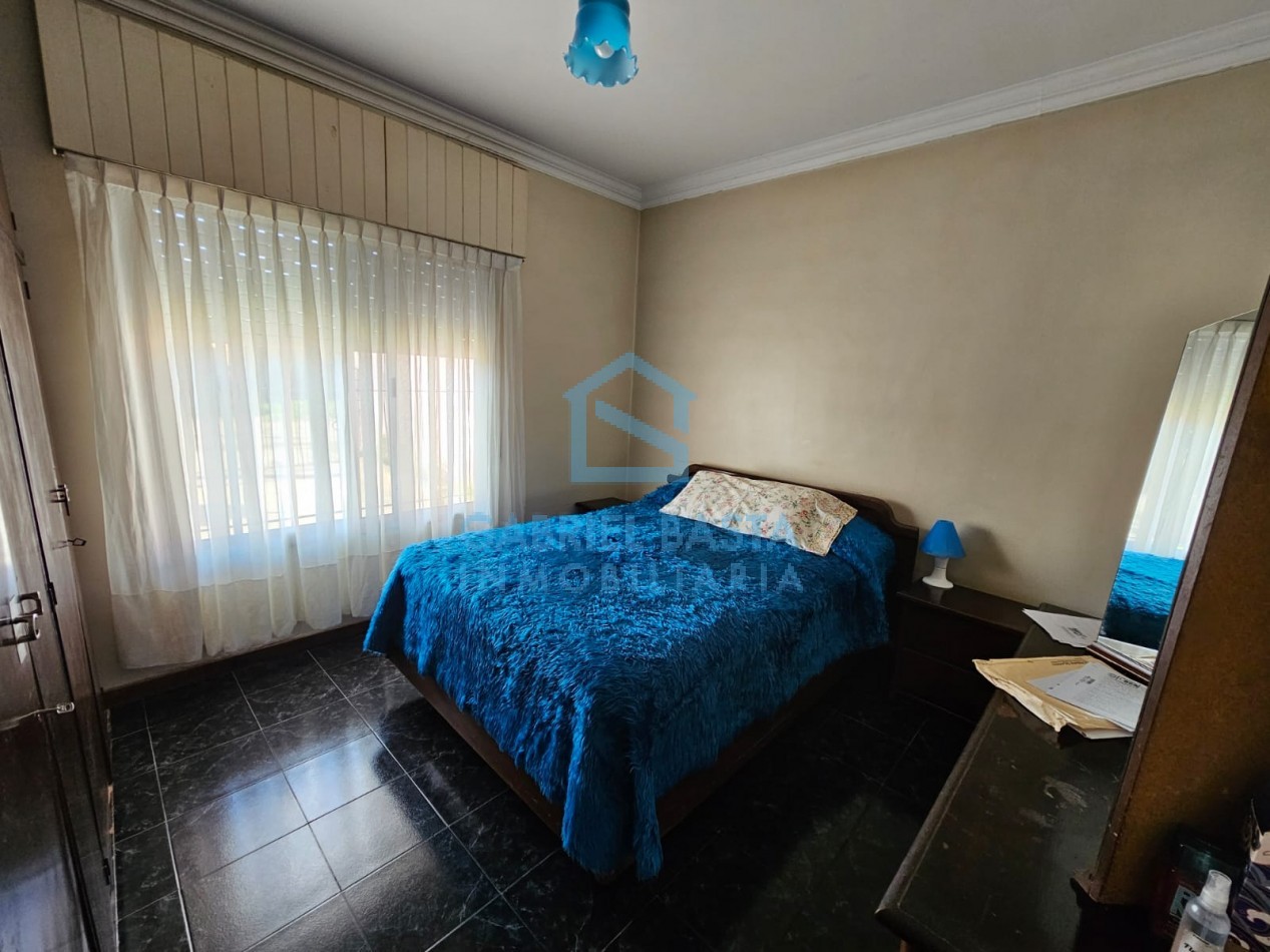 Casa con departamento al fondo