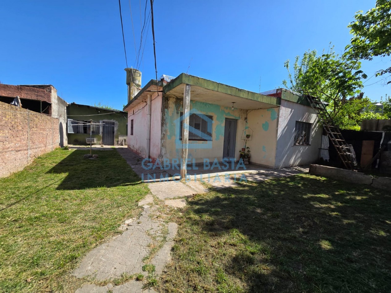 Dos casas en mismo terreno por pasillo