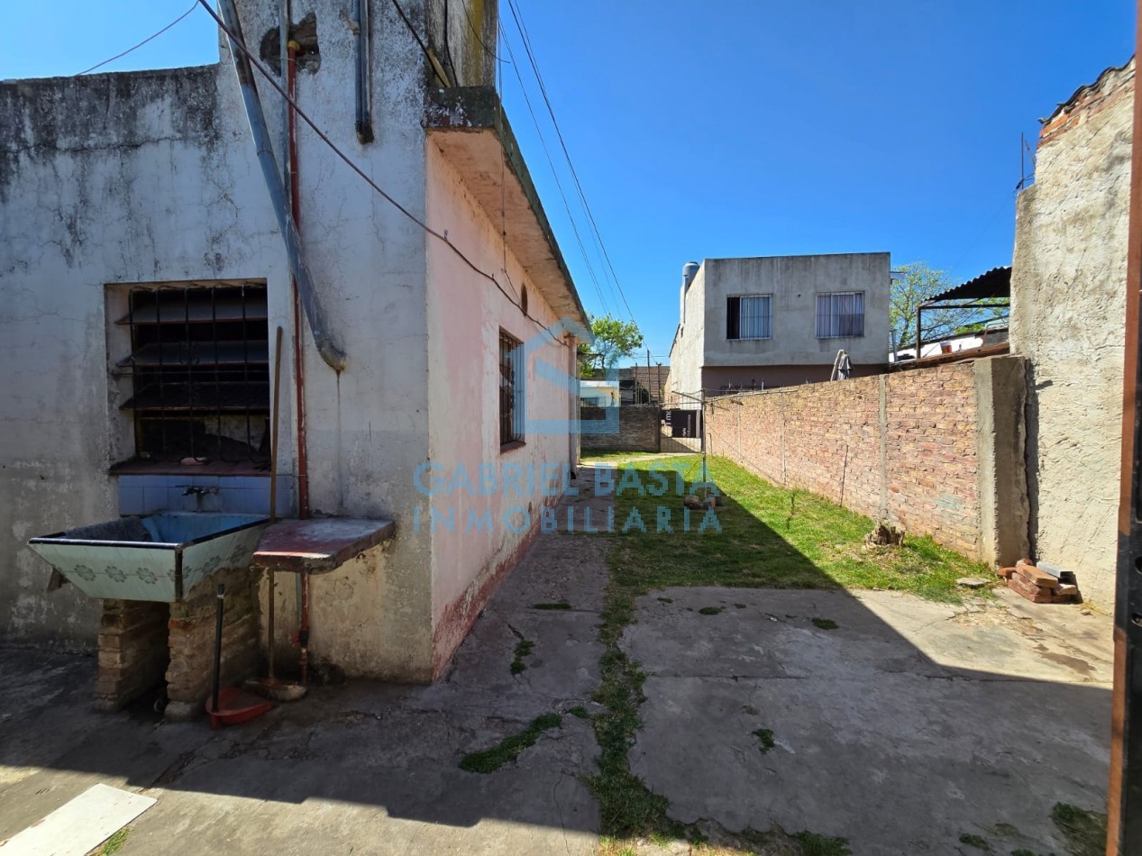 Dos casas en mismo terreno por pasillo