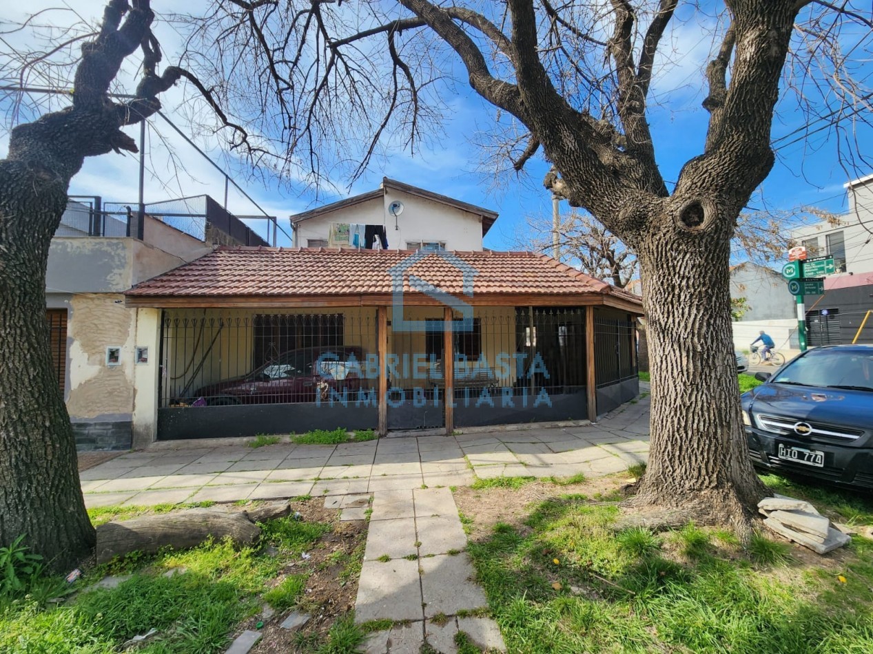 Casa con departamento en planta alta a refaccionar