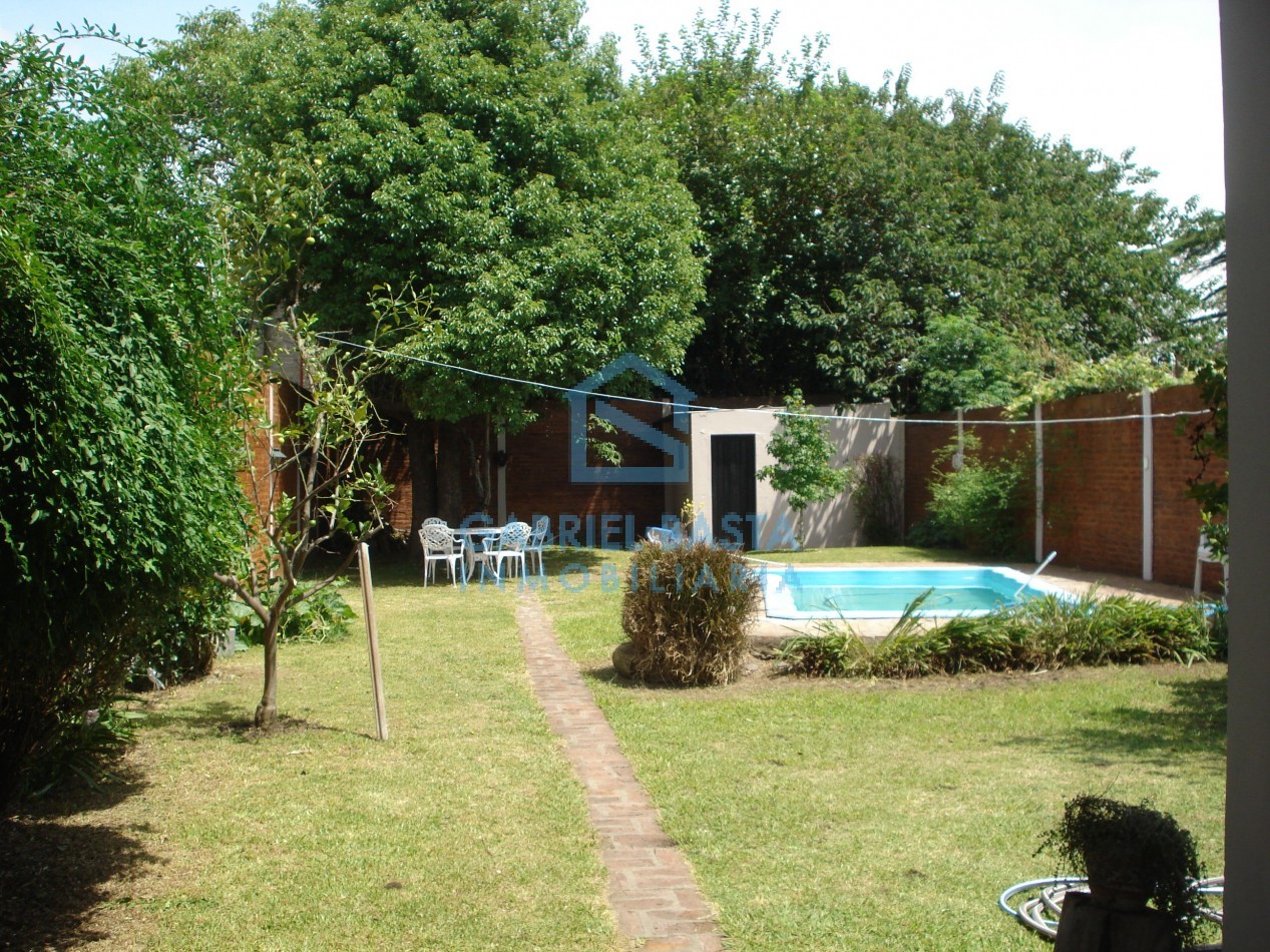 Casa con patio y pileta