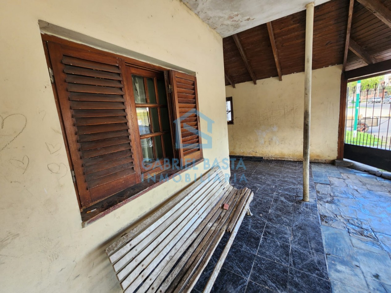 Casa con departamento en planta alta a refaccionar