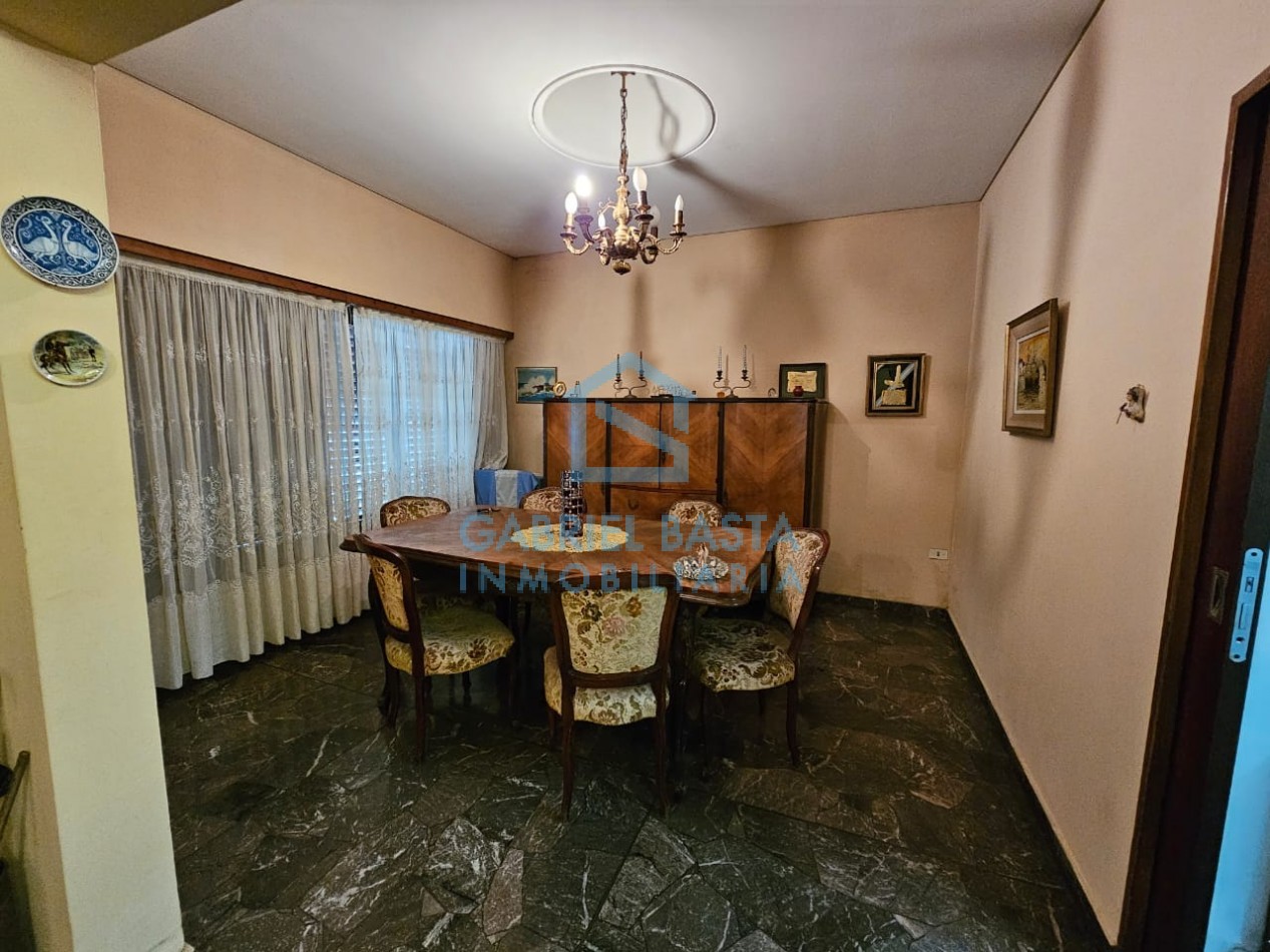 Importante casa en Merlo centro