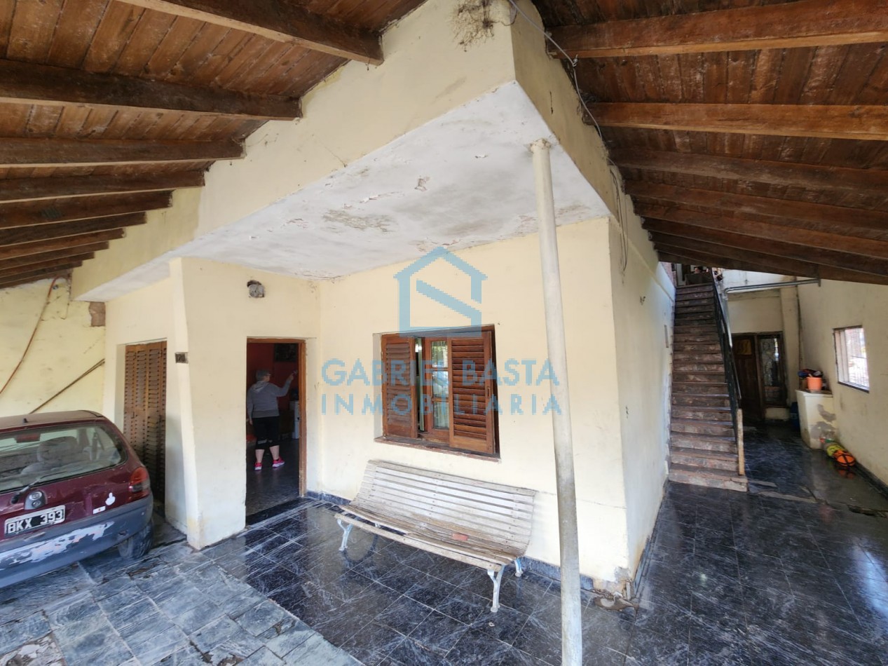 Casa con departamento en planta alta a refaccionar