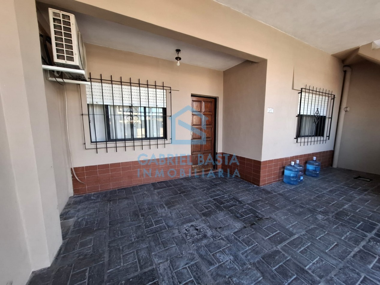 3 casas en bloque en Merlo centro