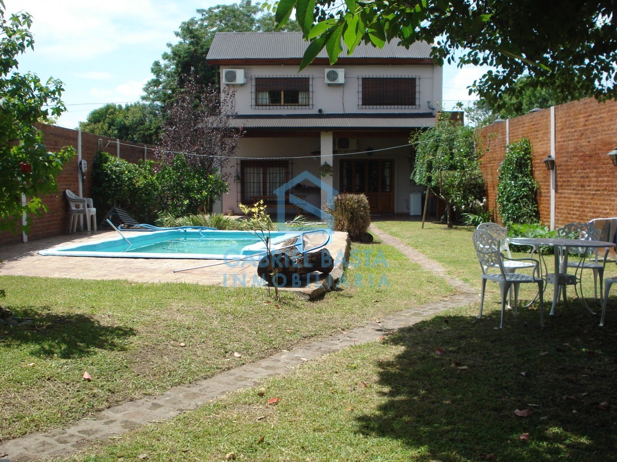 Casa con patio y pileta