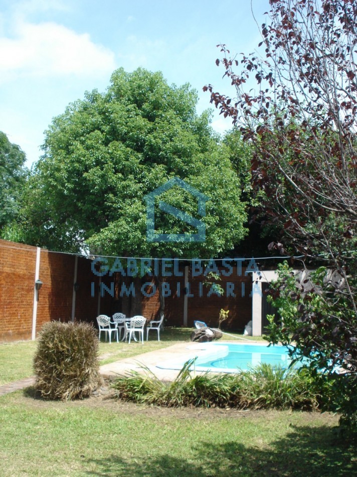 Casa con patio y pileta