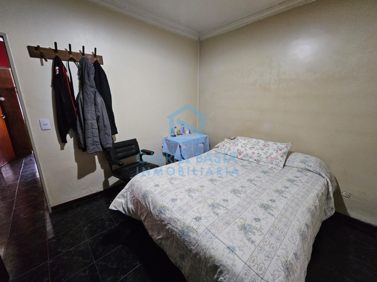 Casa con departamento al fondo