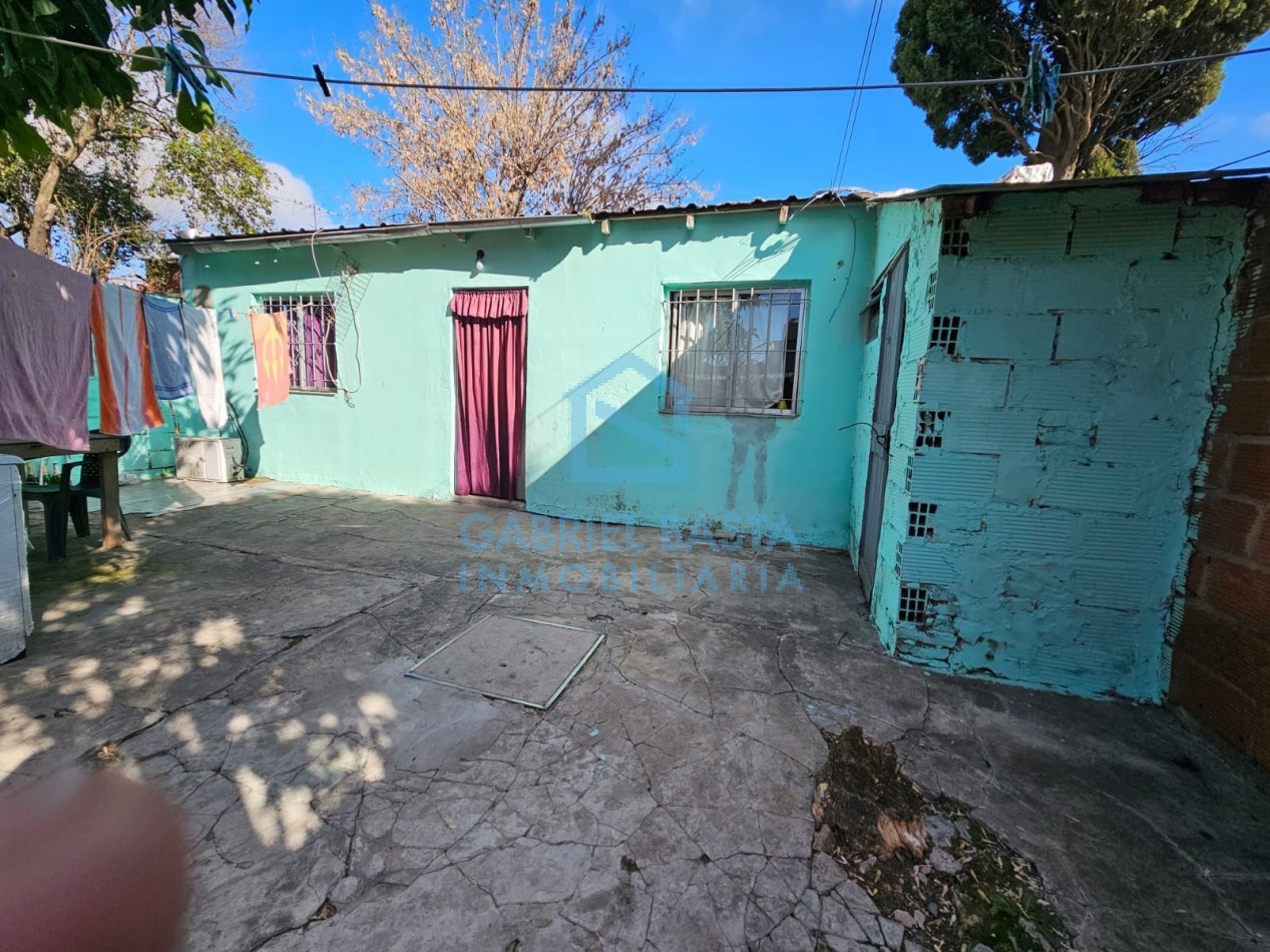 Casa con departamento al fondo