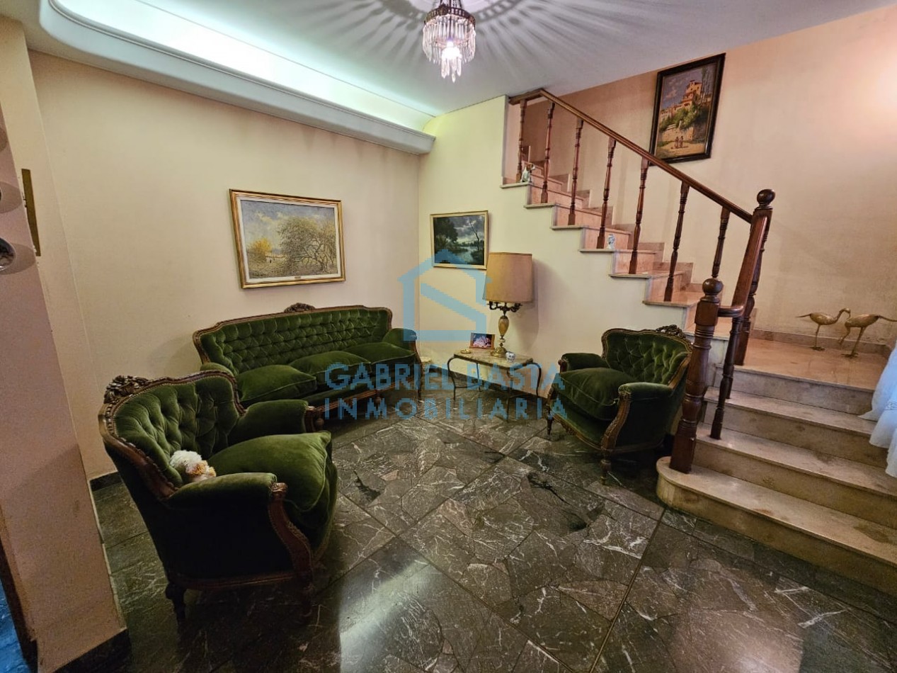 Importante casa en Merlo centro