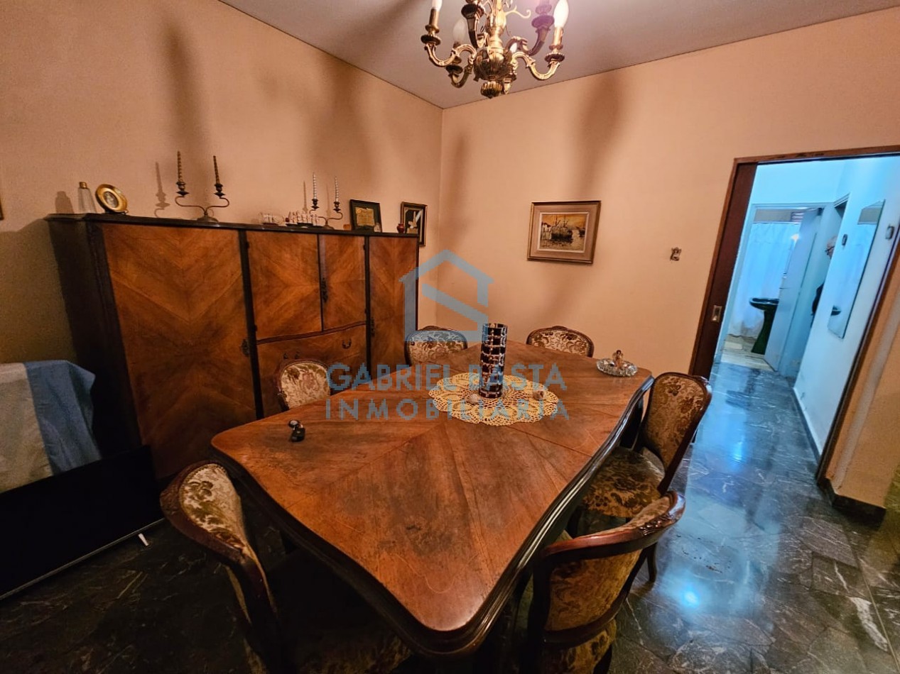 Importante casa en Merlo centro