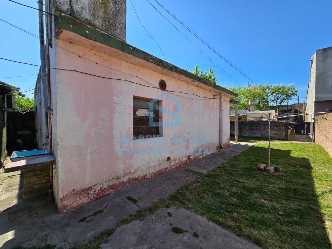 Dos casas en mismo terreno por pasillo