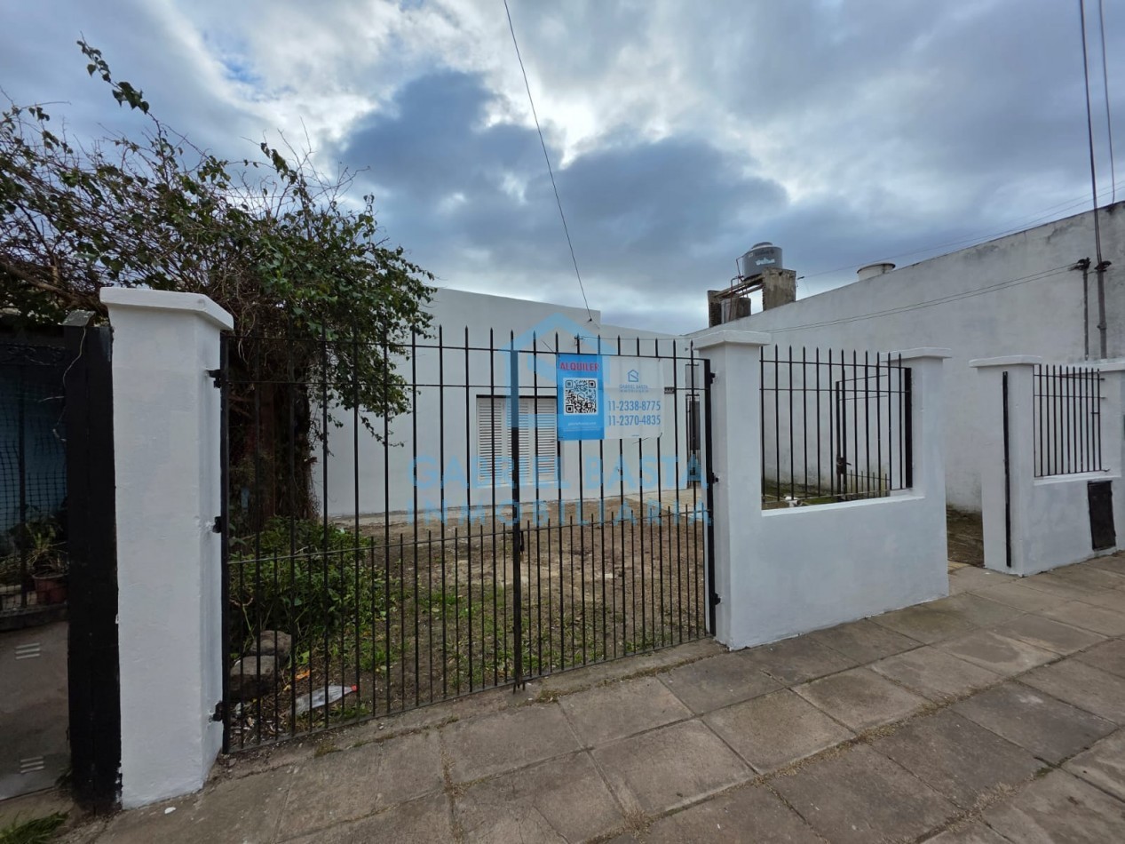 Casa sobre dos terrenos en Libertad