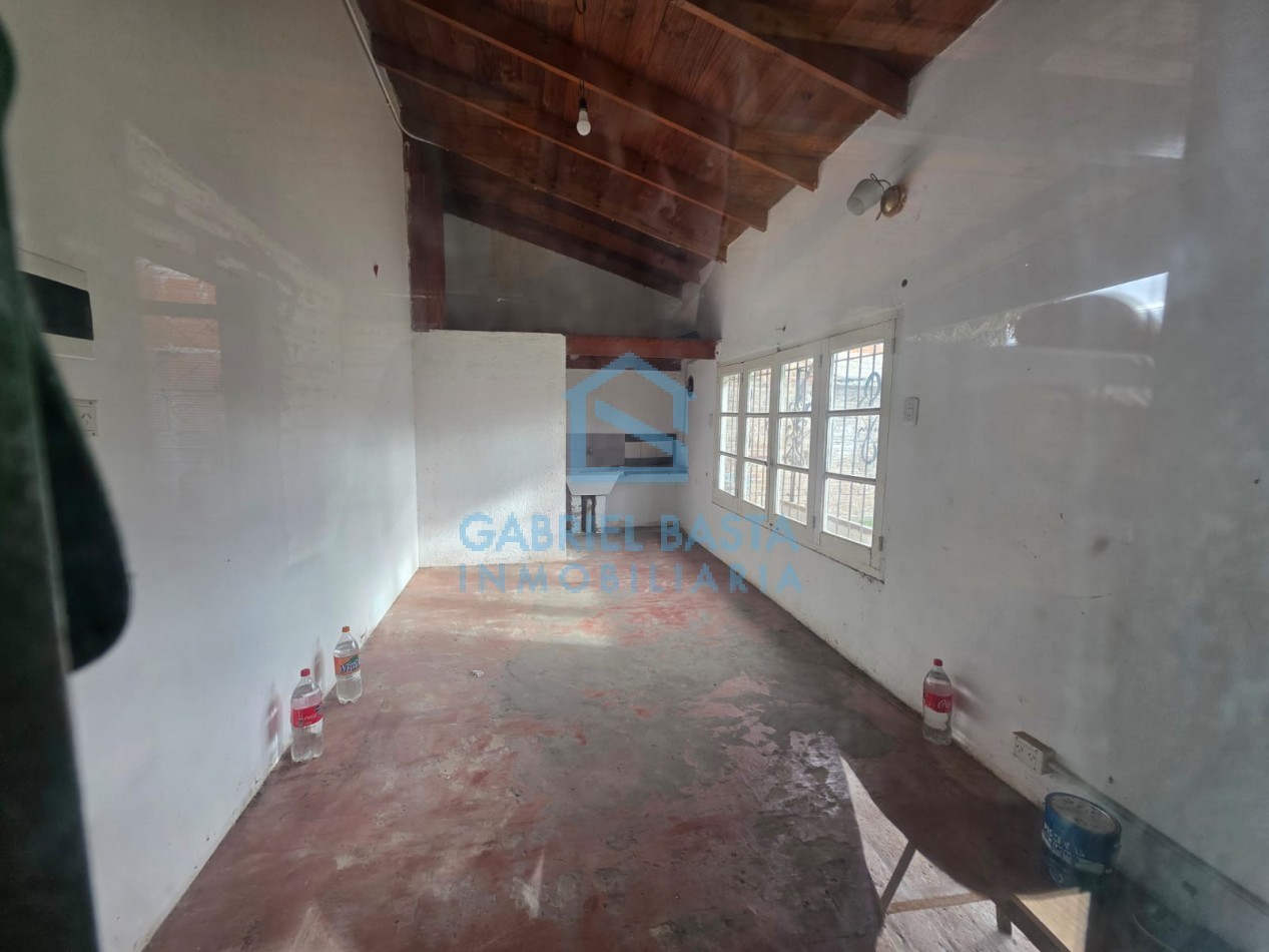 Casa sobre dos terrenos en Libertad