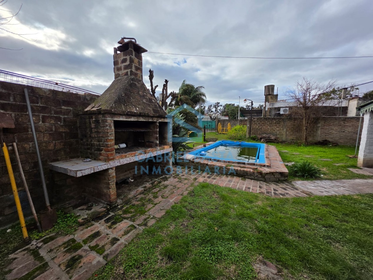 Casa sobre dos terrenos en Libertad