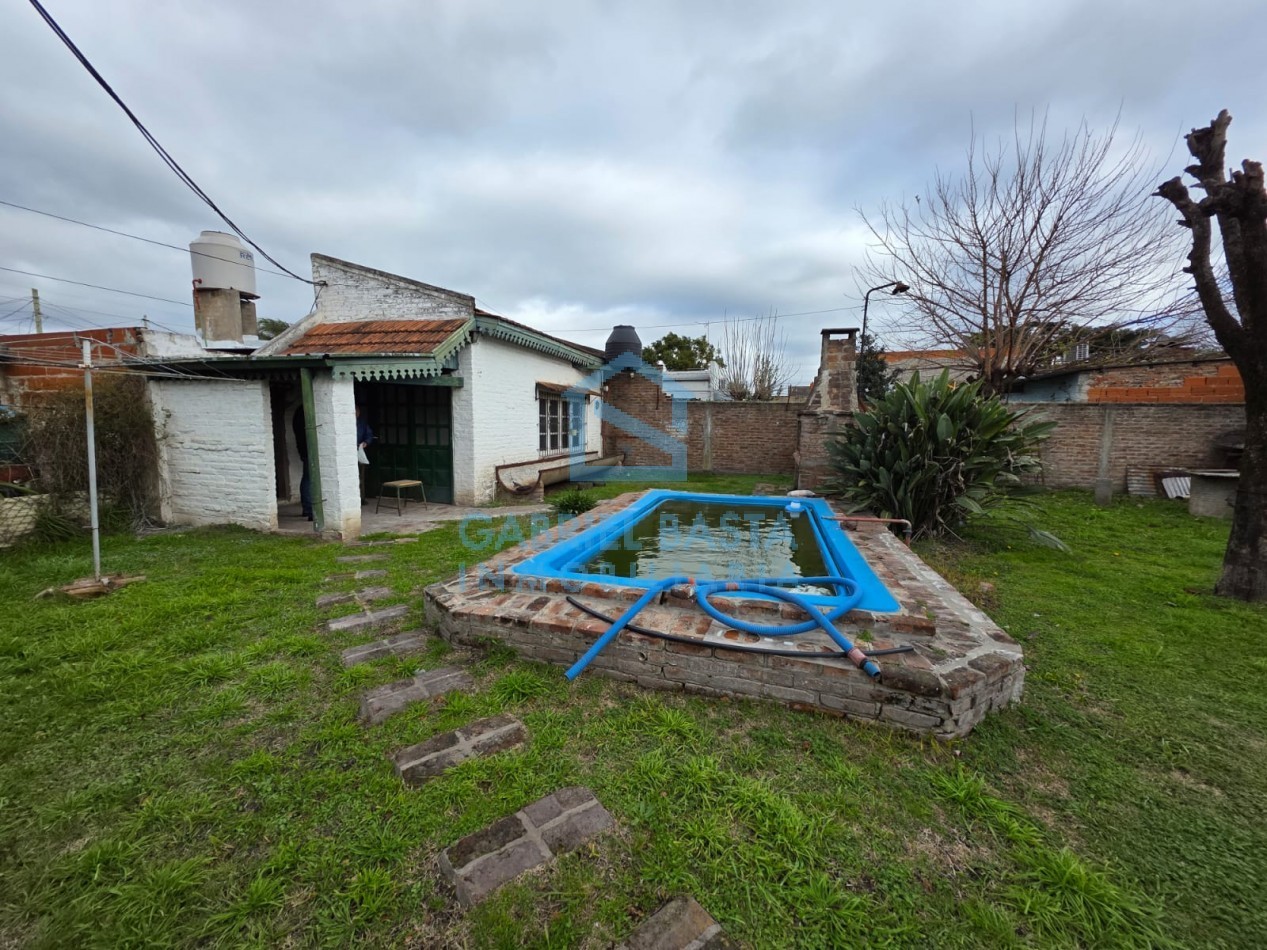 Casa sobre dos terrenos en Libertad