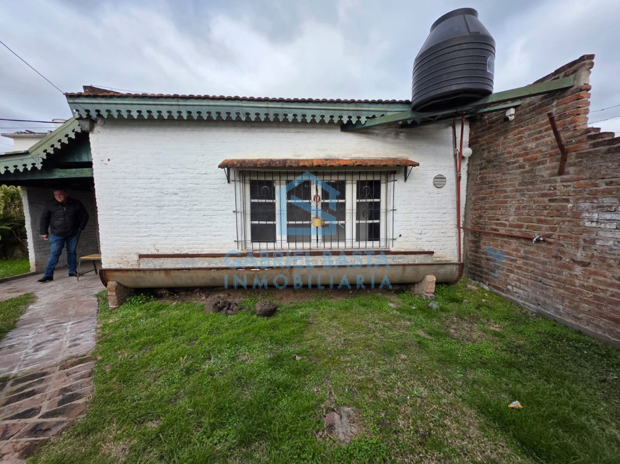 Casa sobre dos terrenos en Libertad