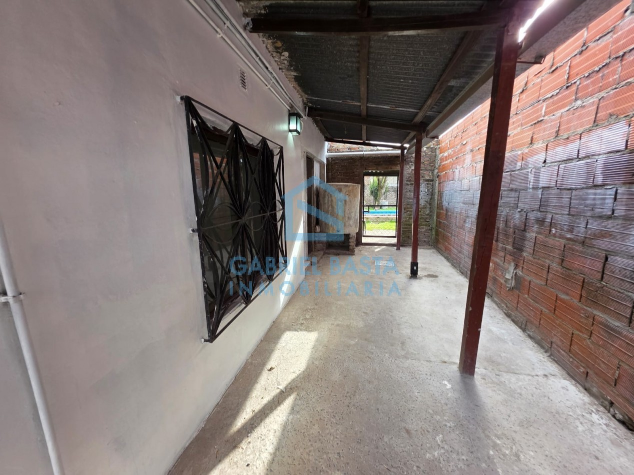 Casa sobre dos terrenos en Libertad