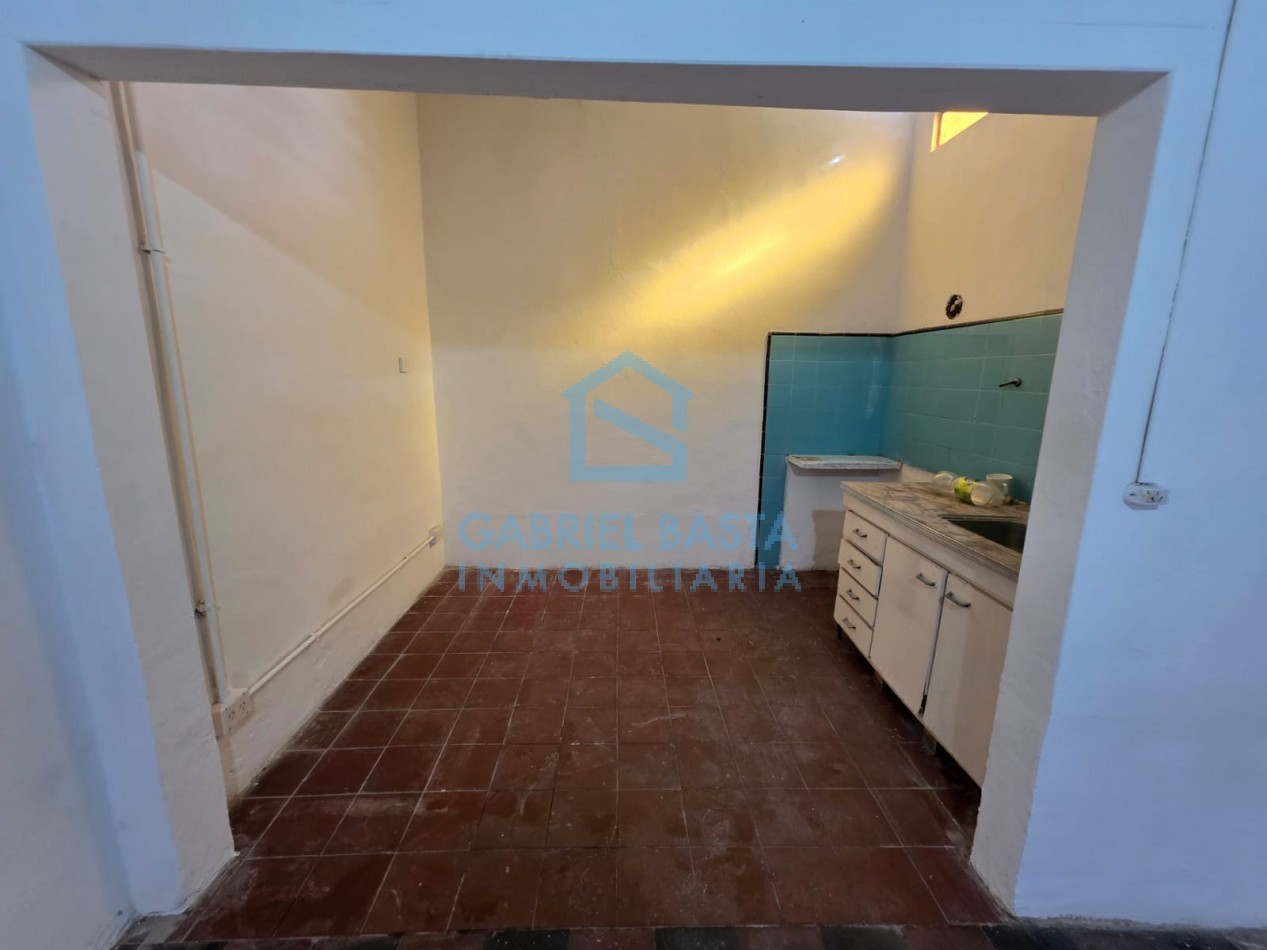 Casa sobre dos terrenos en Libertad