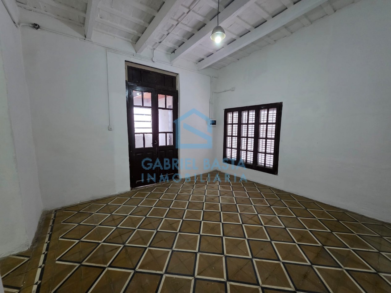 Casa sobre dos terrenos en Libertad