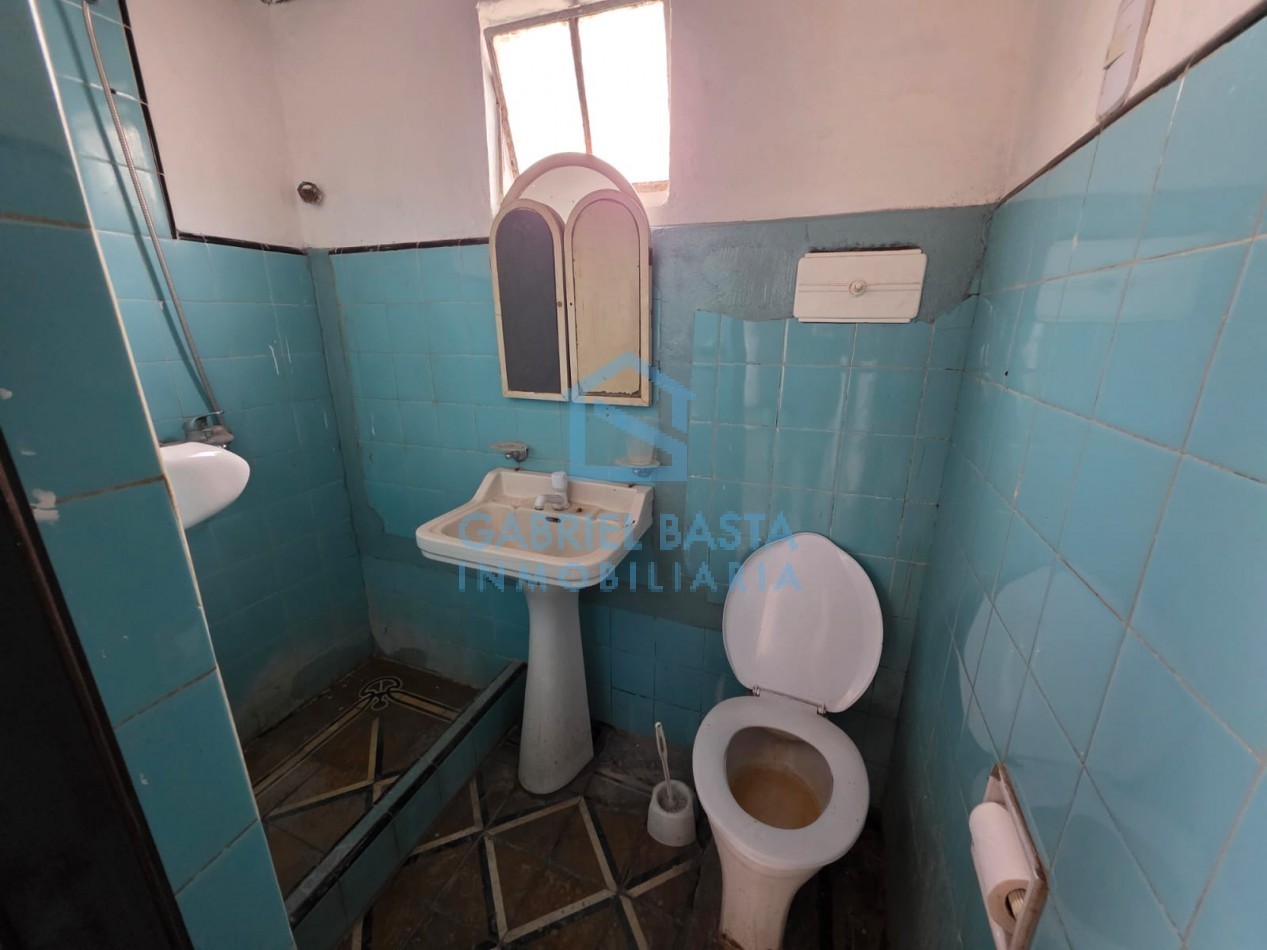 Casa sobre dos terrenos en Libertad