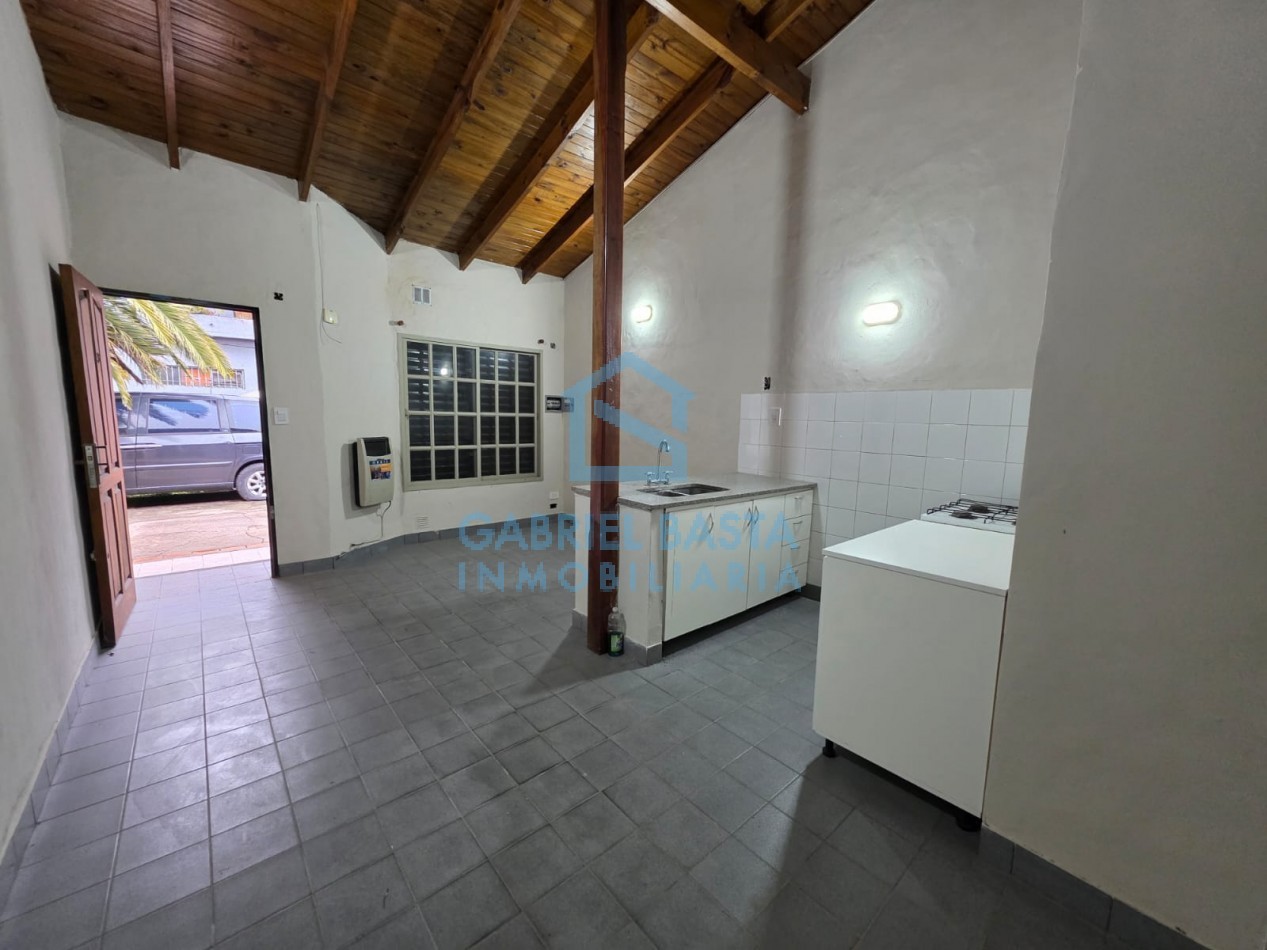 Departamento 2 ambientes con patio Merlo Centro