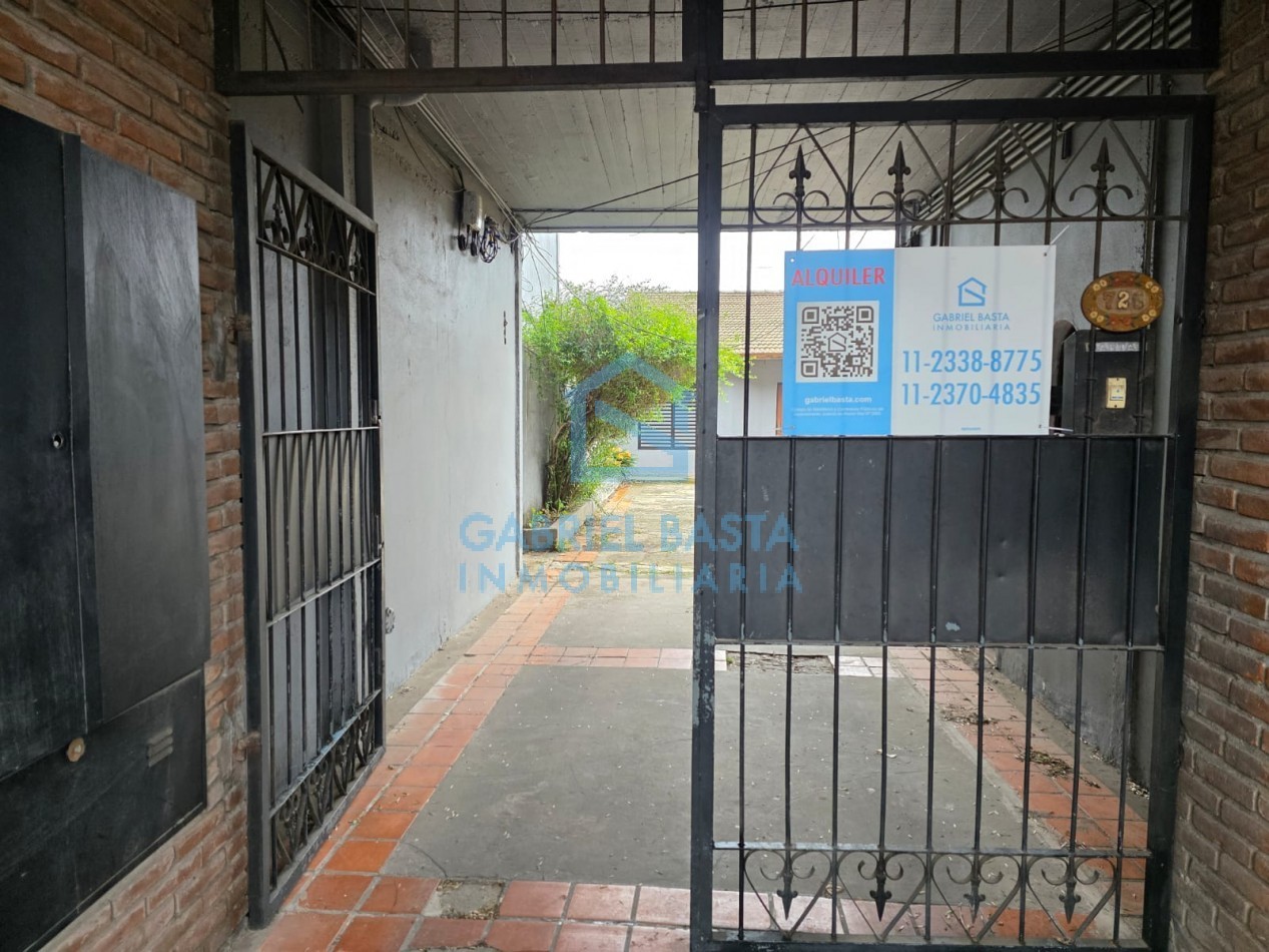 Departamento 2 ambientes con patio Merlo Centro