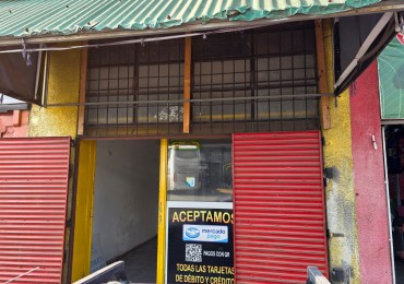 Local frente a estacion de omnibus de Merlo