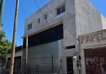 Importante local sobre Avenida Calle Real al 1500 en Merlo