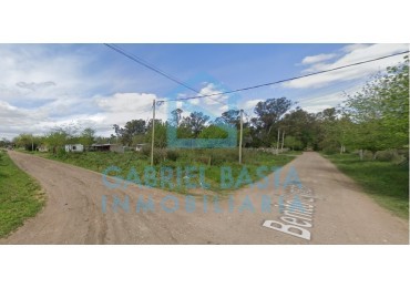 Terreno en esquina Mariano Acosta