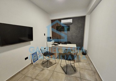 Oficina Refaccionada a nueva sobre avenida