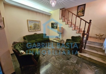 Importante casa en Merlo centro
