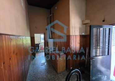 Casa con dependencia en amplio terreno