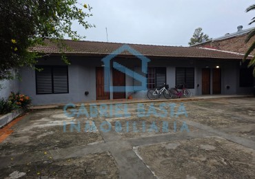 Departamento 2 ambientes con patio sobre Av Calle Real